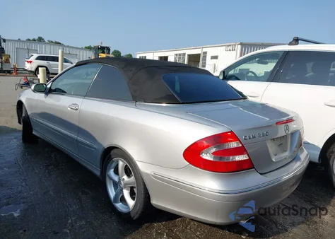 2005 Mercedes-Benz Clk 320 из США, поврежденный, VIN WDBTK65J85F150968